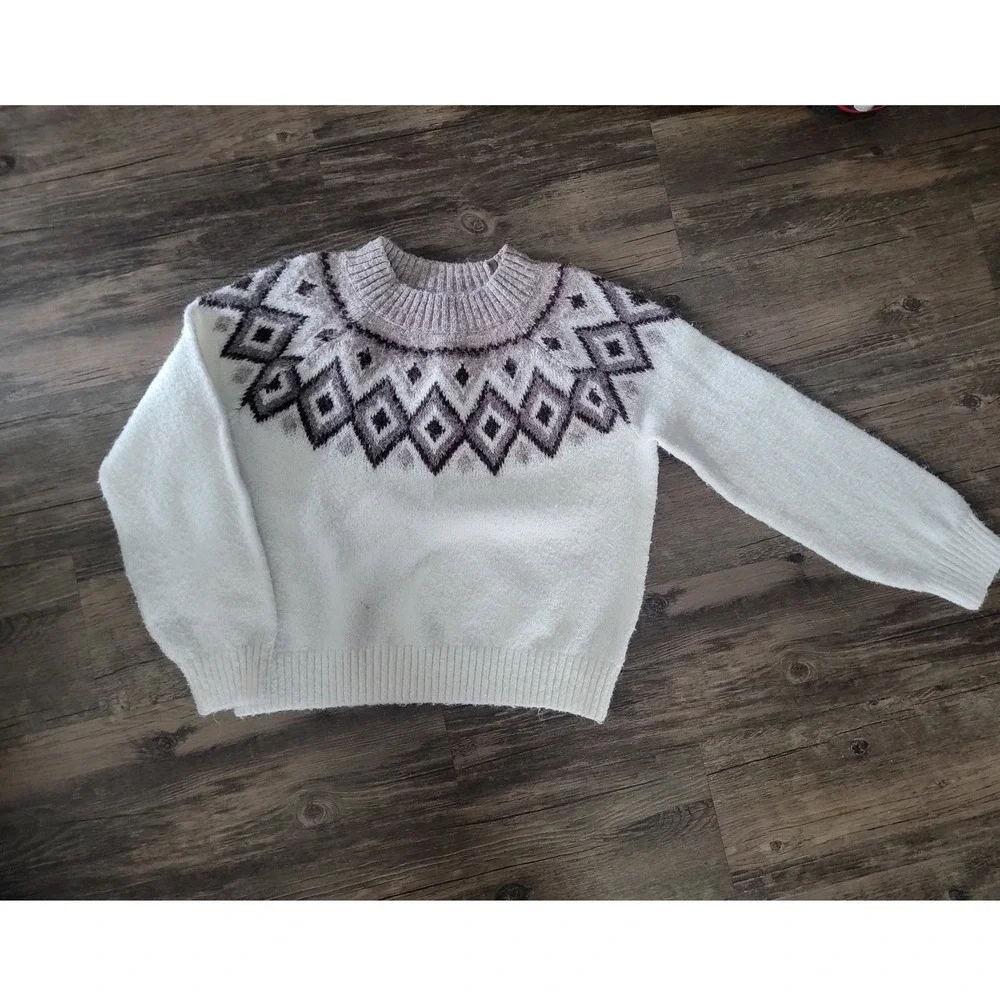 Old Navy Girls M 8 Fair Isle Fuzzy Knit Sweater White Purple Geometric Pullover